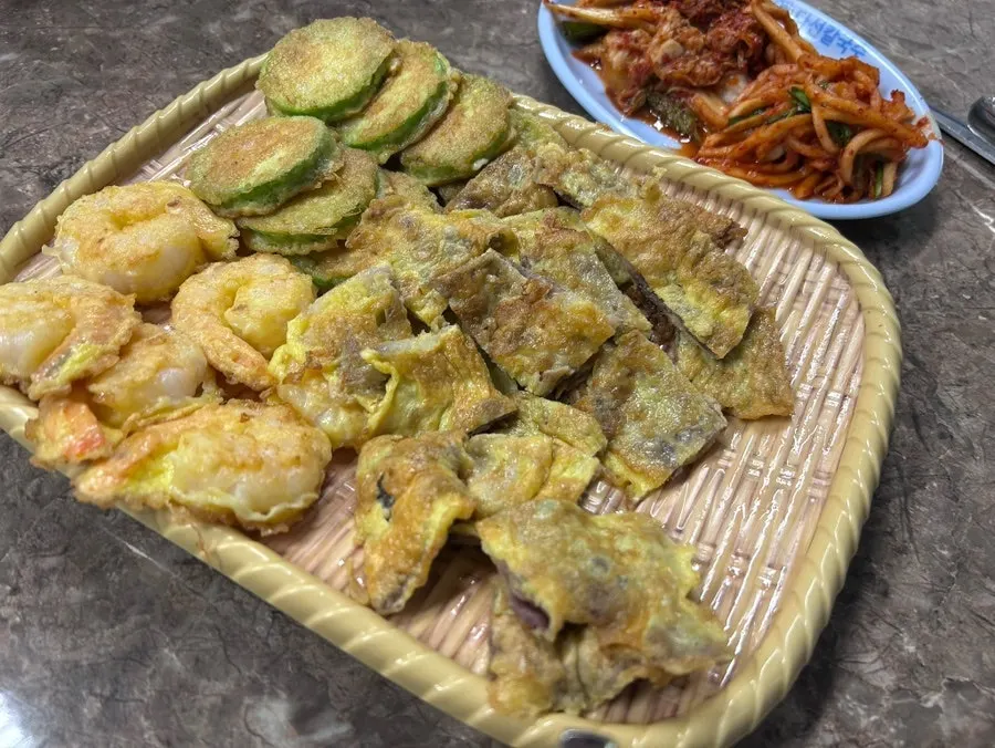 아삭한 무채김치와 보리밥
