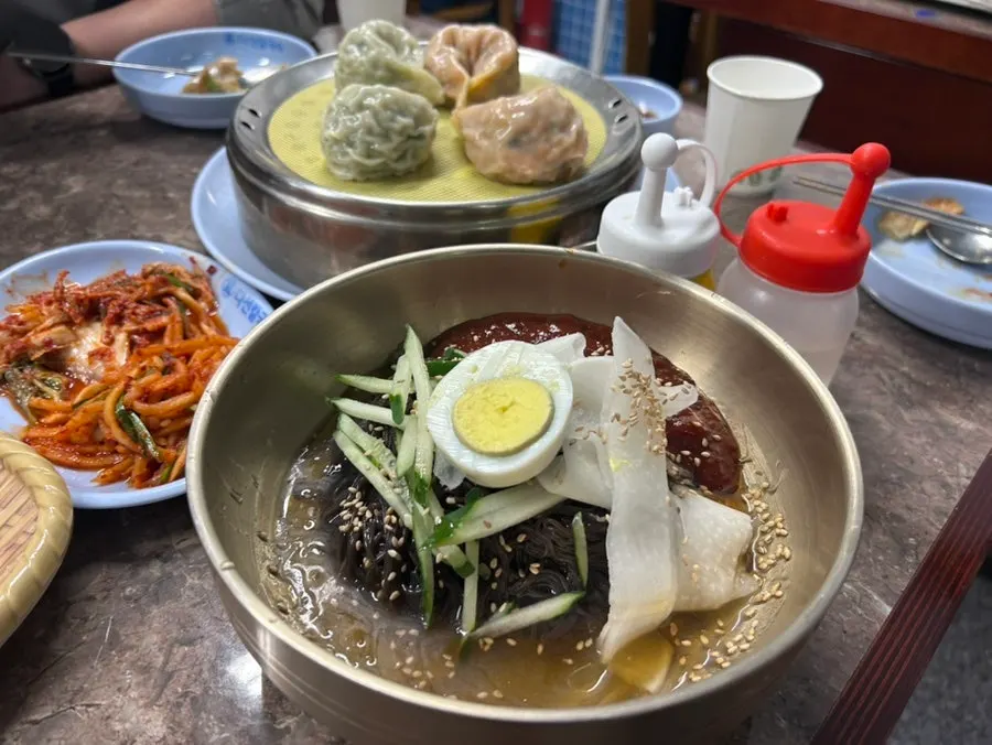 바지락칼국수와 장칼국수 식사 메뉴