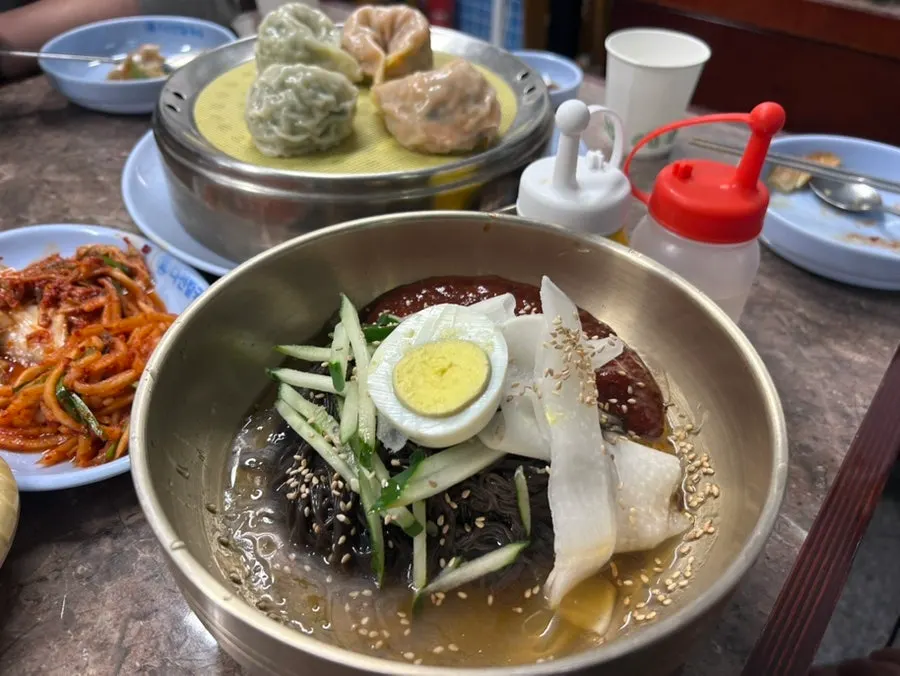 진한 국물의 장칼국수 한 그릇