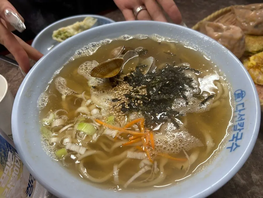 칼국수와 함께 주문한 모둠전