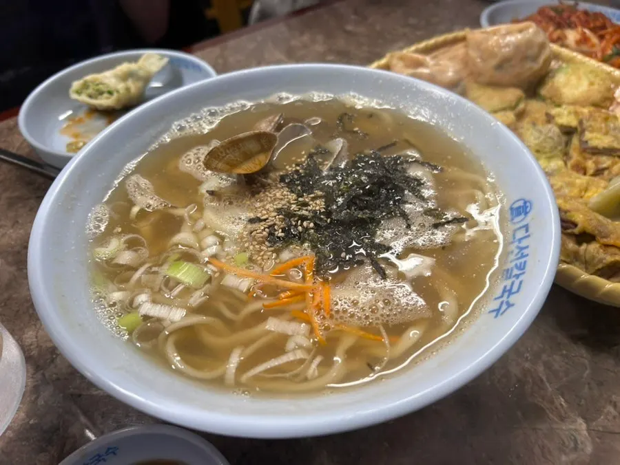 따뜻하게 나온 모둠전 한 접시