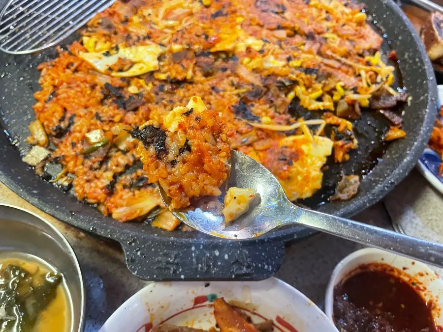 Fried rice with kimchi and meat