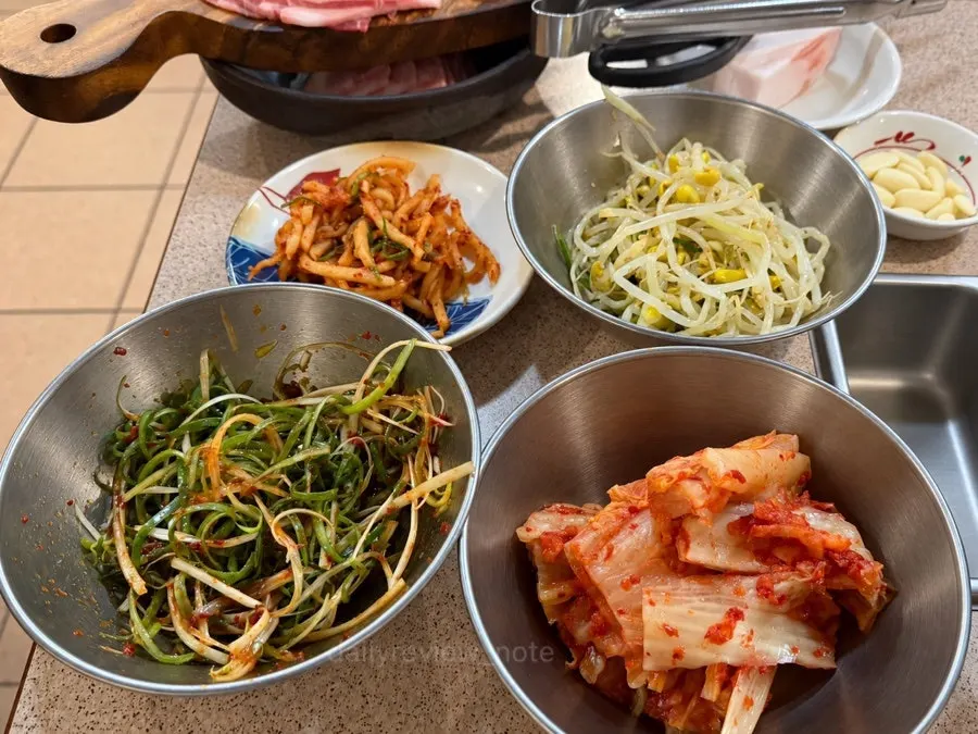 One-bite combination of thin-sliced pork and shredded scallions