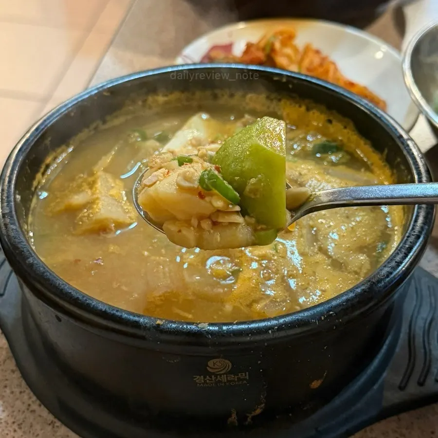 Cheonggukjang with tofu and zucchini