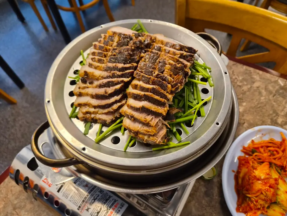 촉촉하게 삶아진 보쌈고기 클로즈업