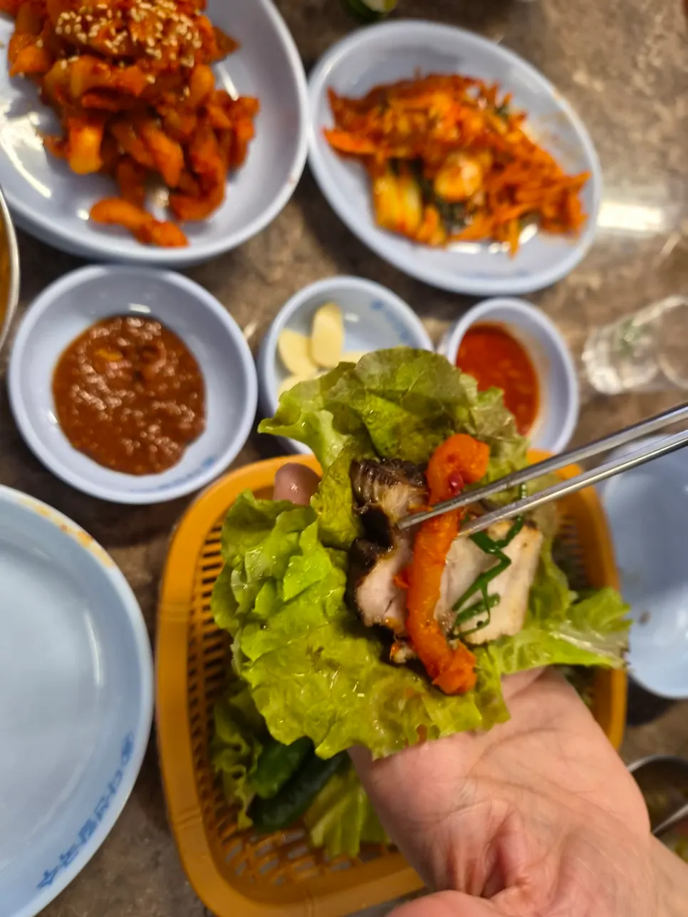 매콤한 보쌈김치와 무말랭이 반찬