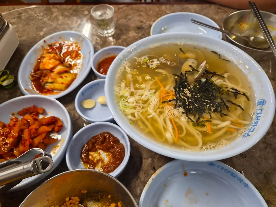 해물 채소 육수를 쓴 참다선칼국수
