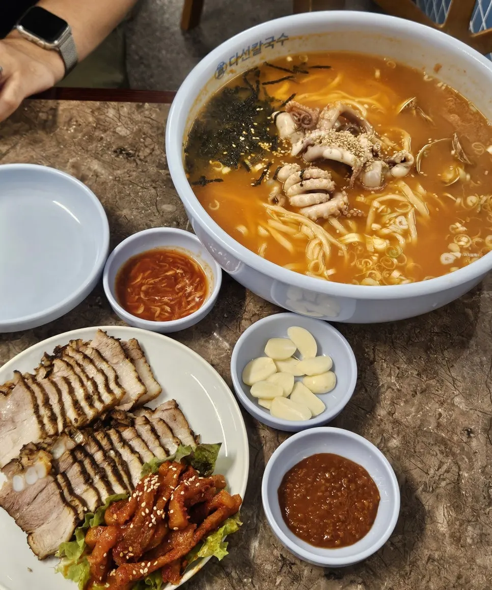 낙지와 조개가 가득한 칼낙지 2인분