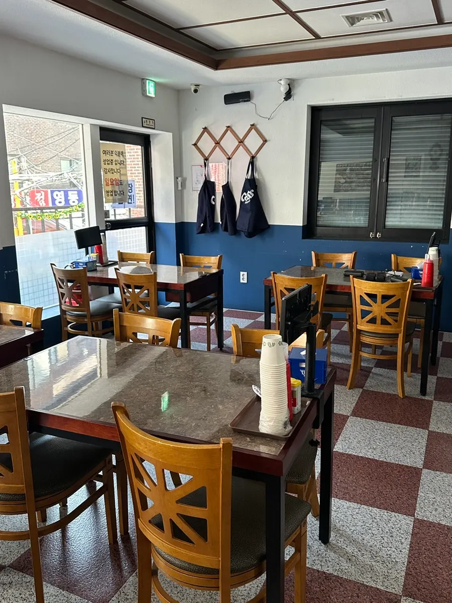 Second-floor seating for groups