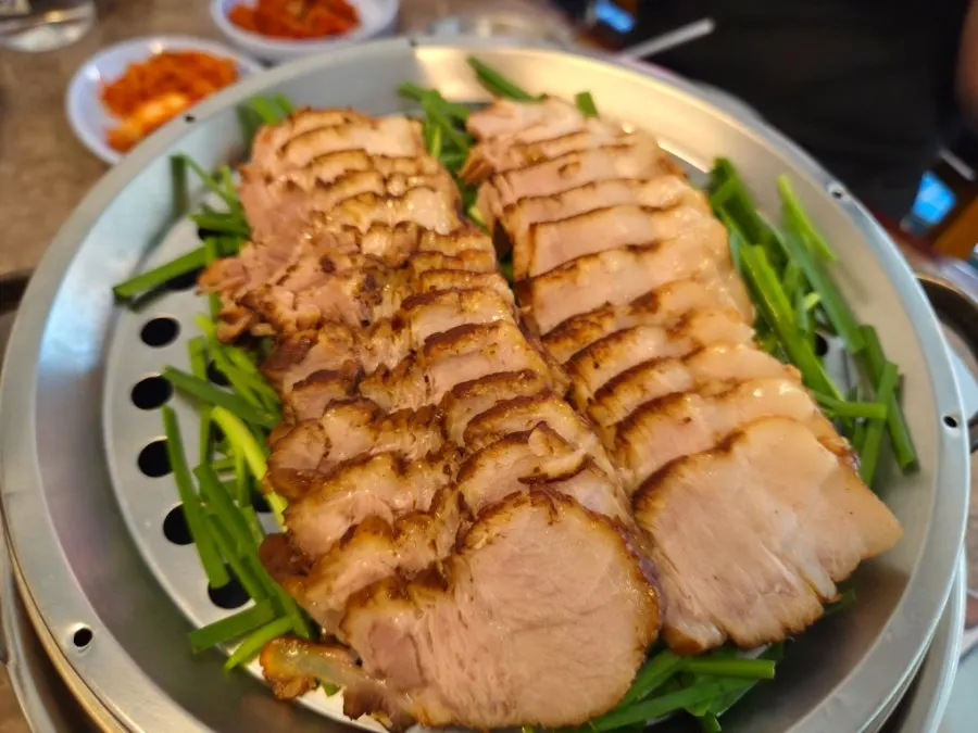삼겹살 수육 보쌈 고기 접시