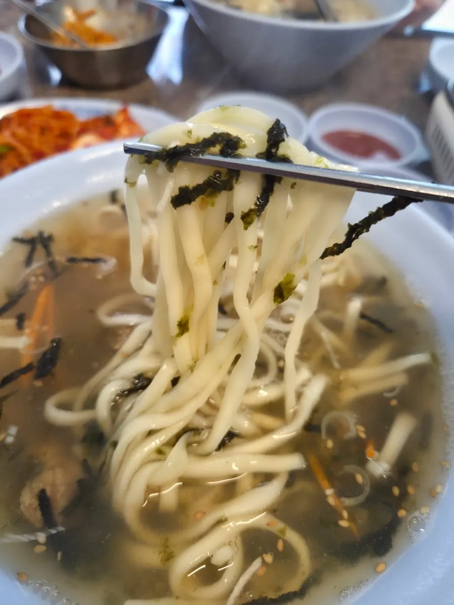 바지락이 들어간 다선칼국수 칼국수