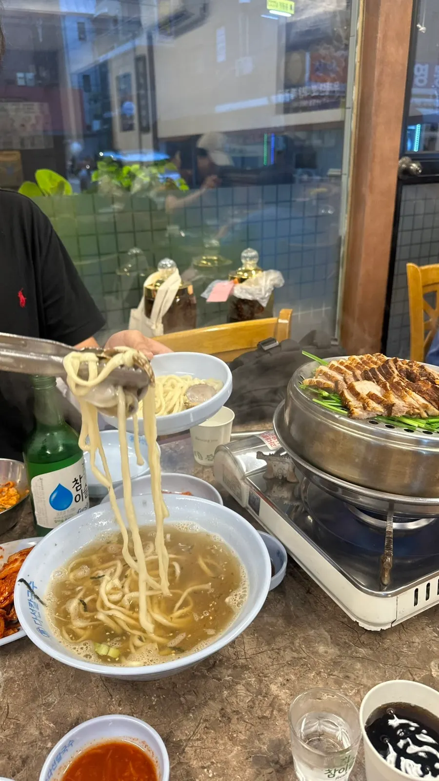 국물이 진한 참다선칼국수 한 그릇