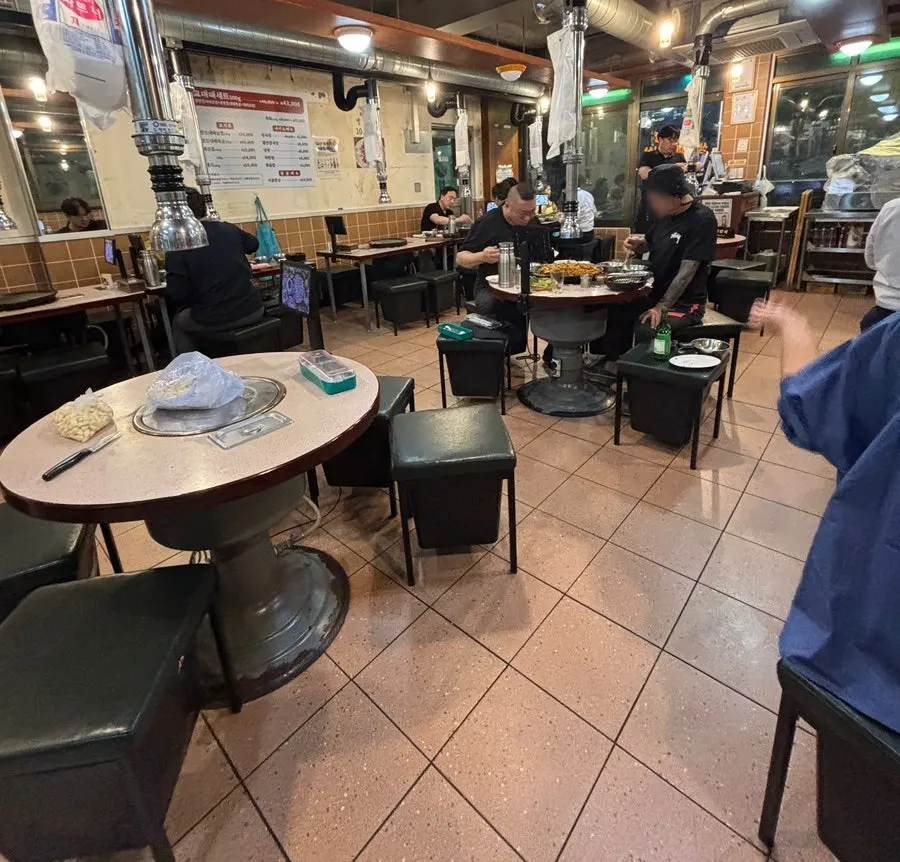 Gyodaepae's old-school-style indoor dining hall