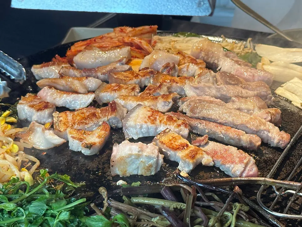 Meat set including pork belly and pork neck