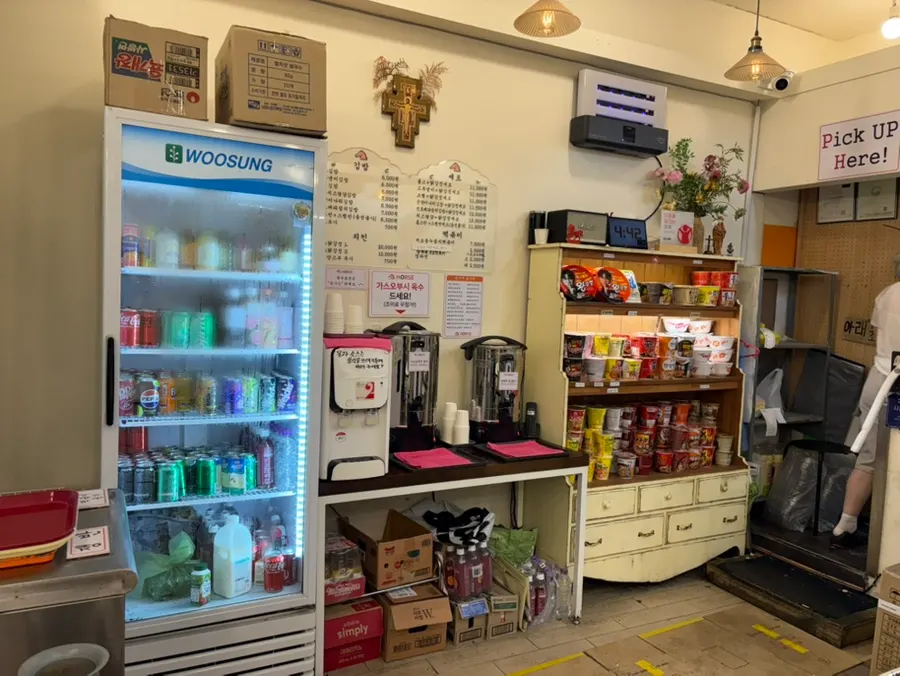 Halls Gimbap Main Branch visitor information