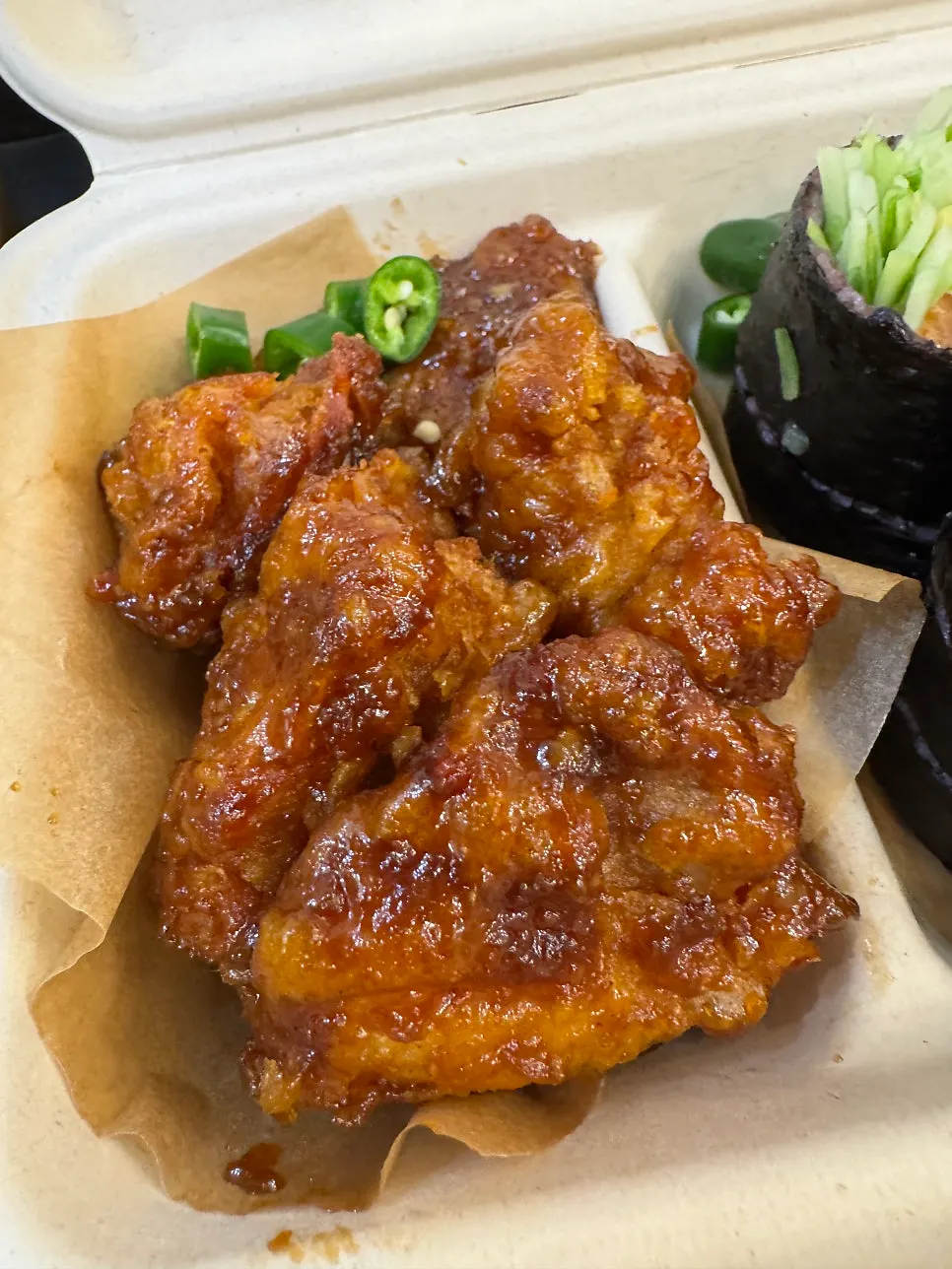 스팸이 통으로 들어간 흑미밥 김밥 단면
