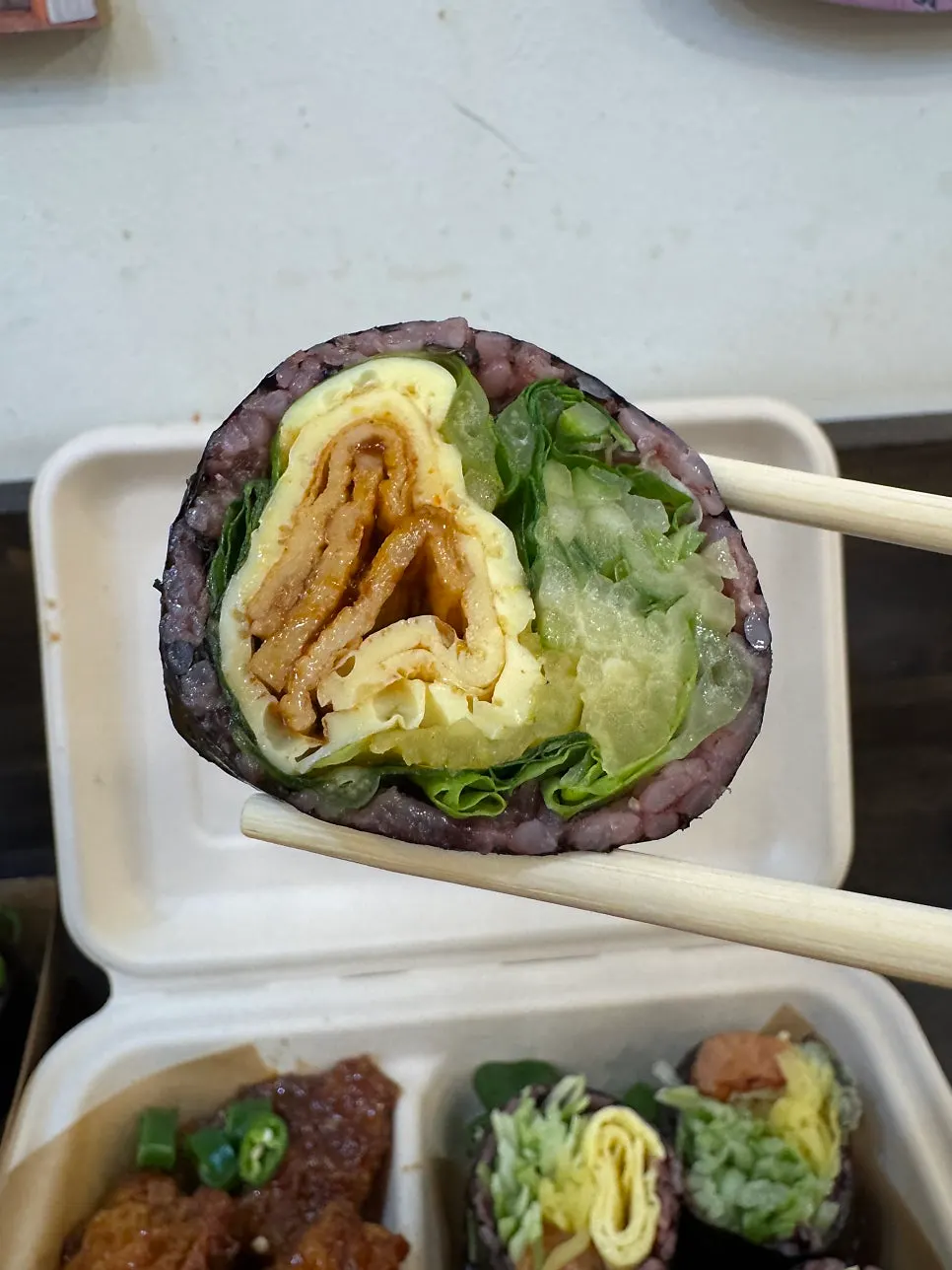오이가 듬뿍 들어간 스팸김밥 단면