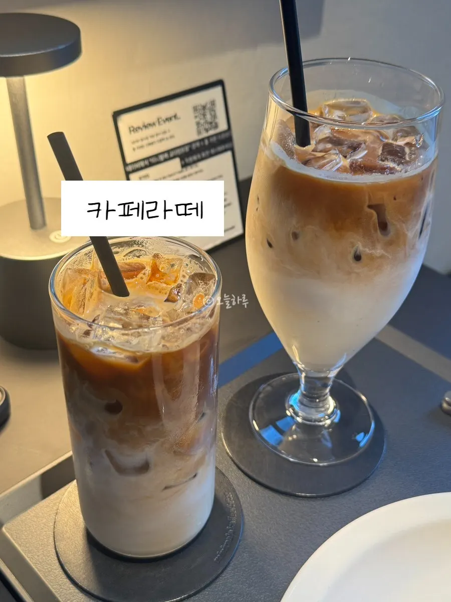 Café latte with smooth milk and espresso