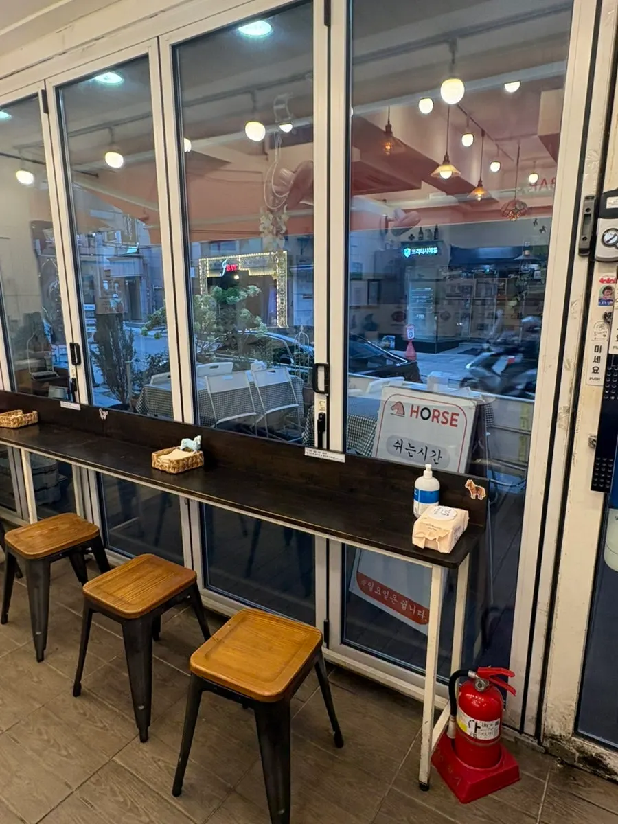 Interior seating at Halls Gimbap Main Branch