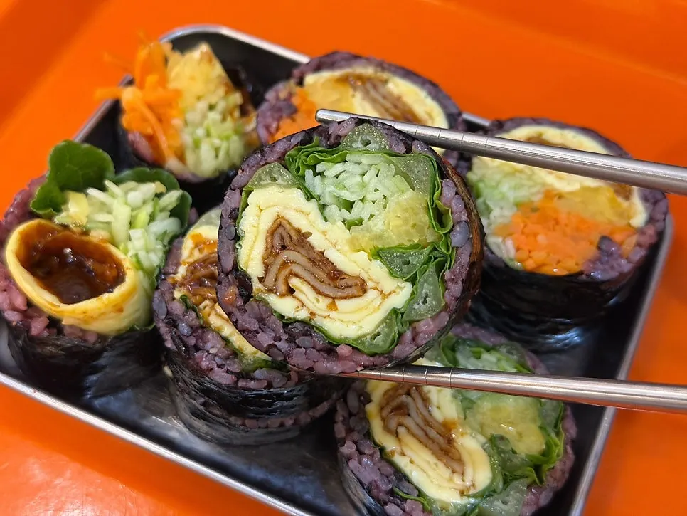 고추냉이김밥 단면 클로즈업