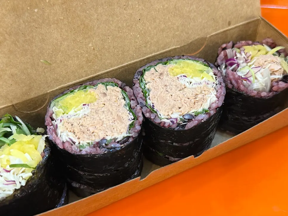 참치가 가득 든 진도대파참치김밥