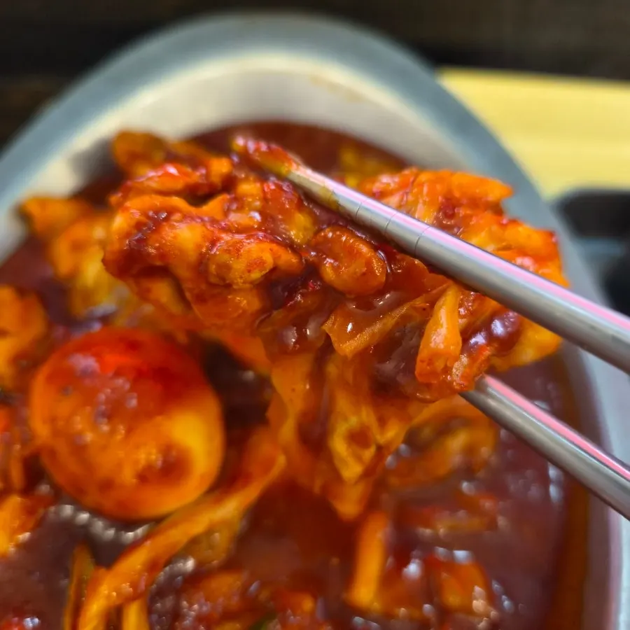 양배추와 닭이 들어간 프로틴 떡볶이 클로즈업