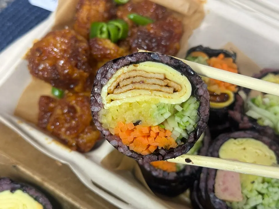 스팸과 달걀이 들어간 스팸김밥 단면