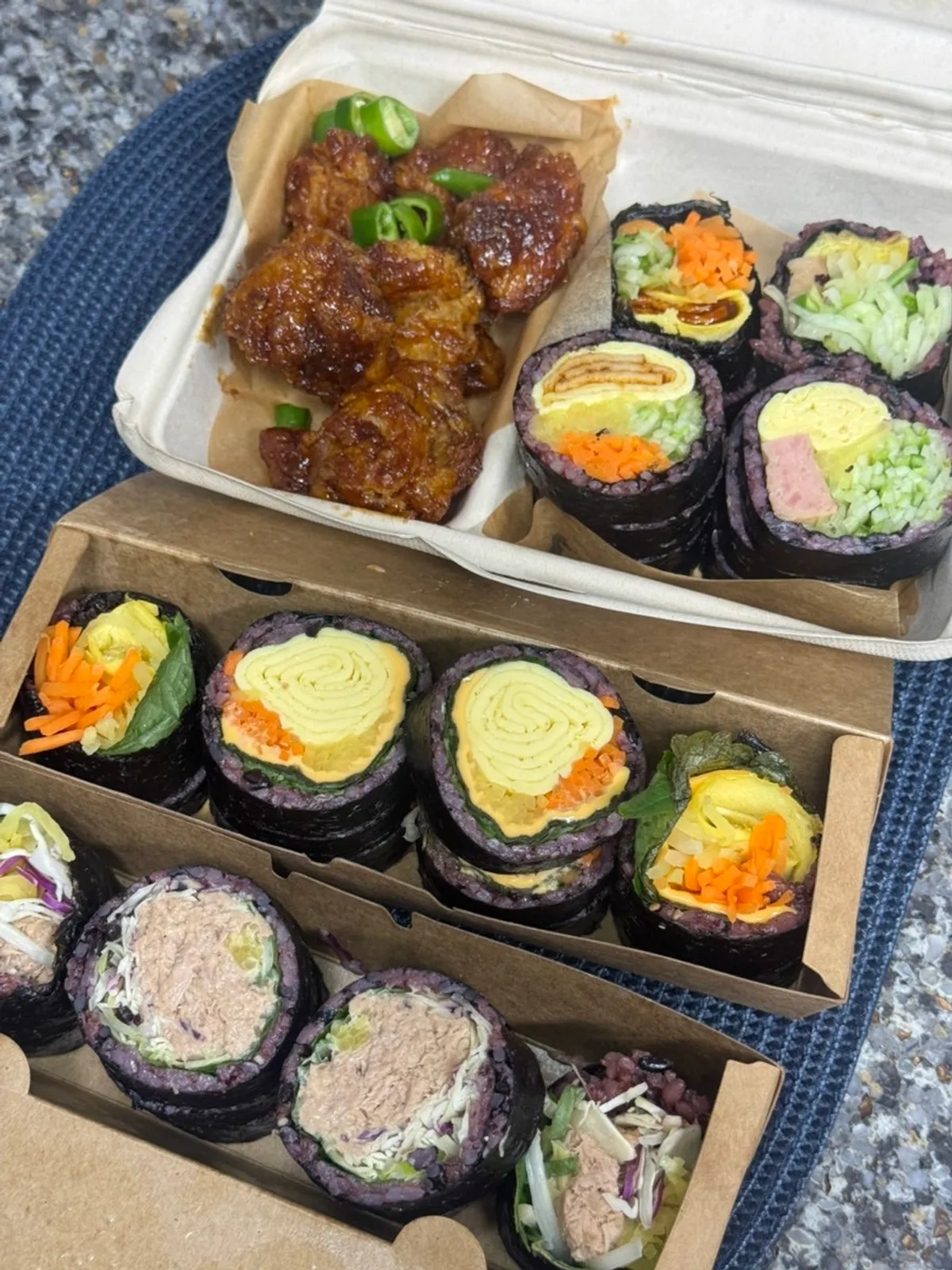 속재료가 꽉 찬 기본 홀스김밥 단면