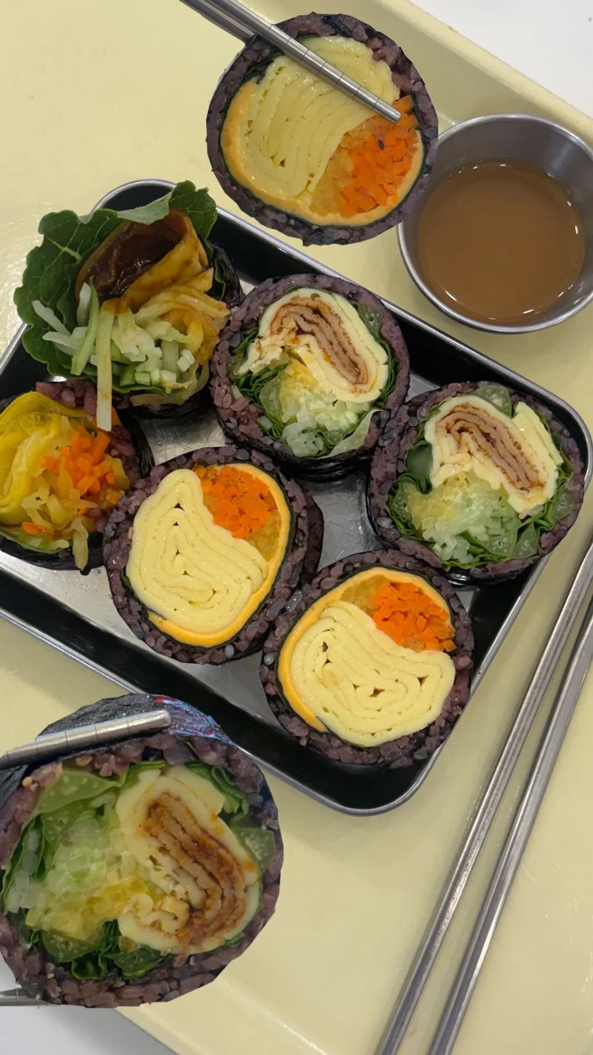 홀스김밥 교대점 김밥 단면 클로즈업