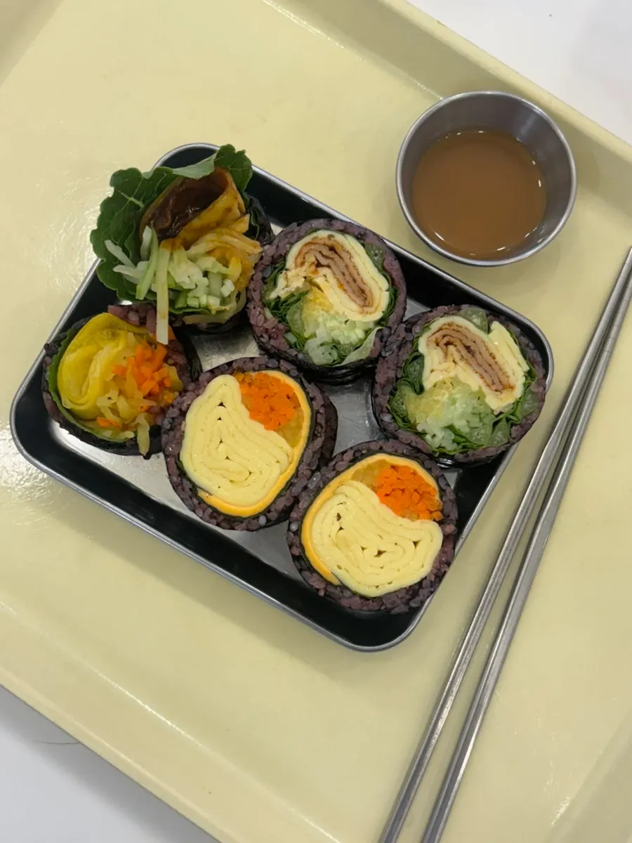 주문한 김밥 3종 한 상 차림