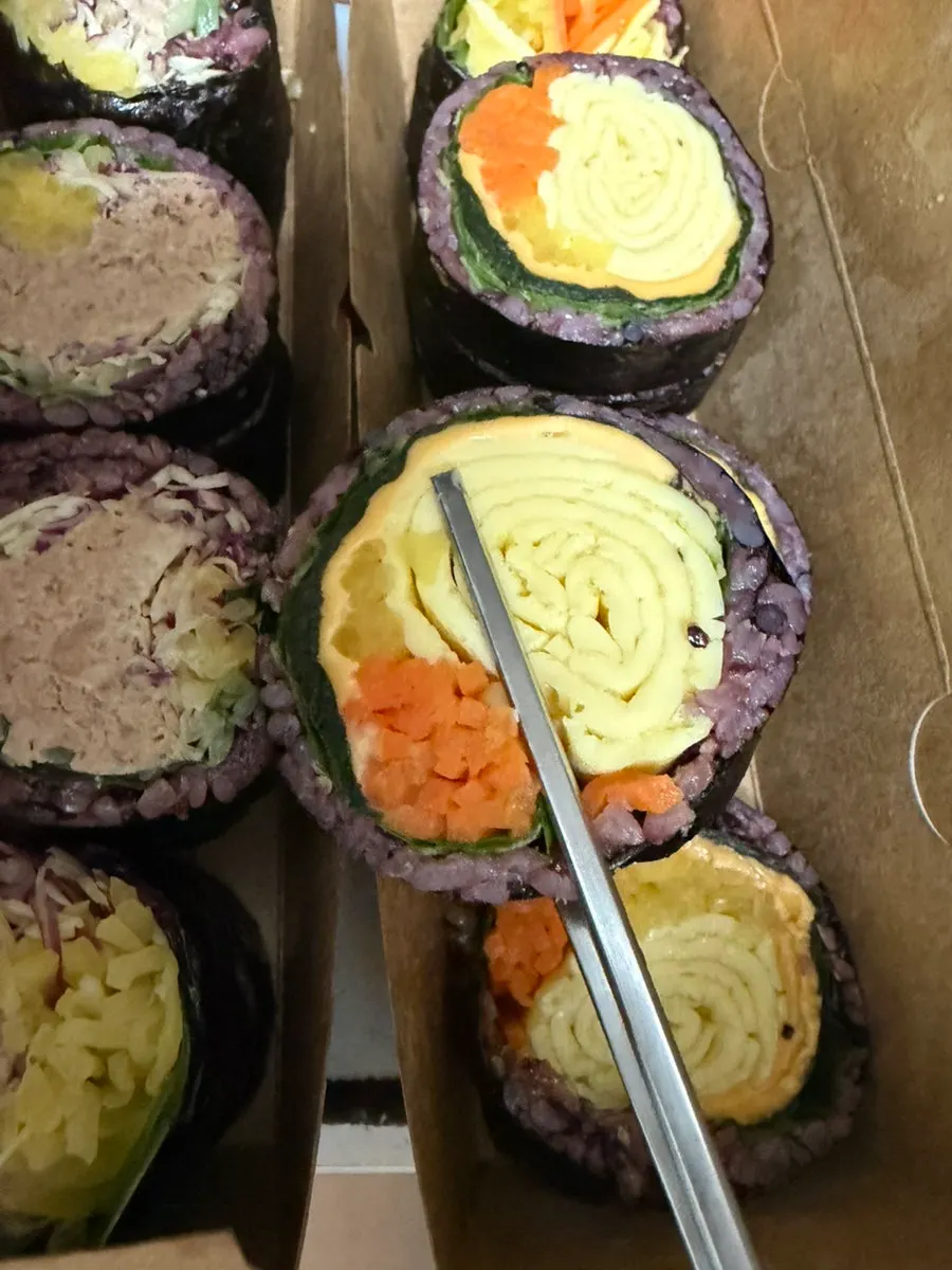 Cross-section showing the filling of Jindo scallion tuna gimbap