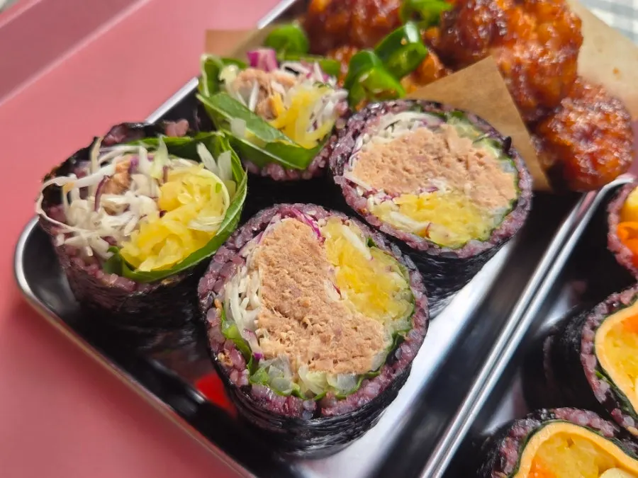 Cross-section of gimbap showing lots of tuna
