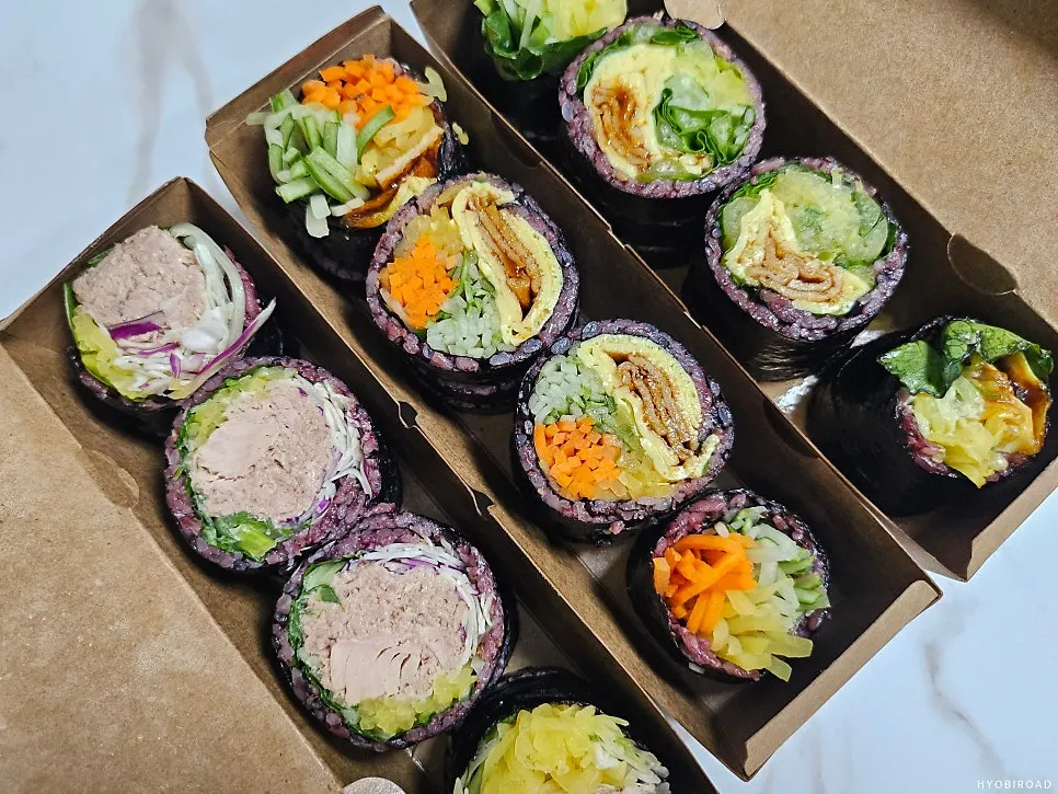 속이 꽉 찬 두툼한 김밥 단면
