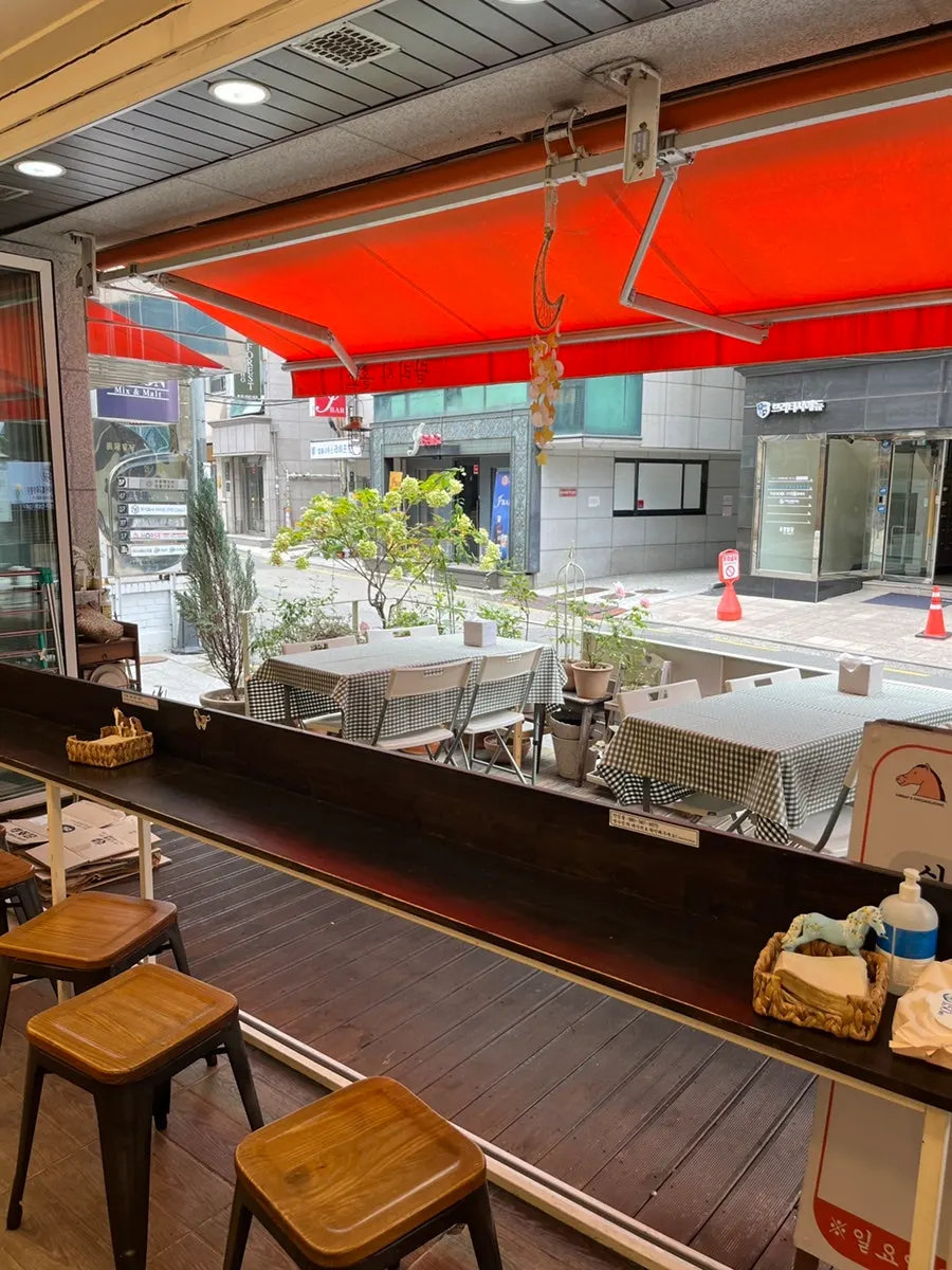 혼밥하기 편한 홀스김밥본점 좌석