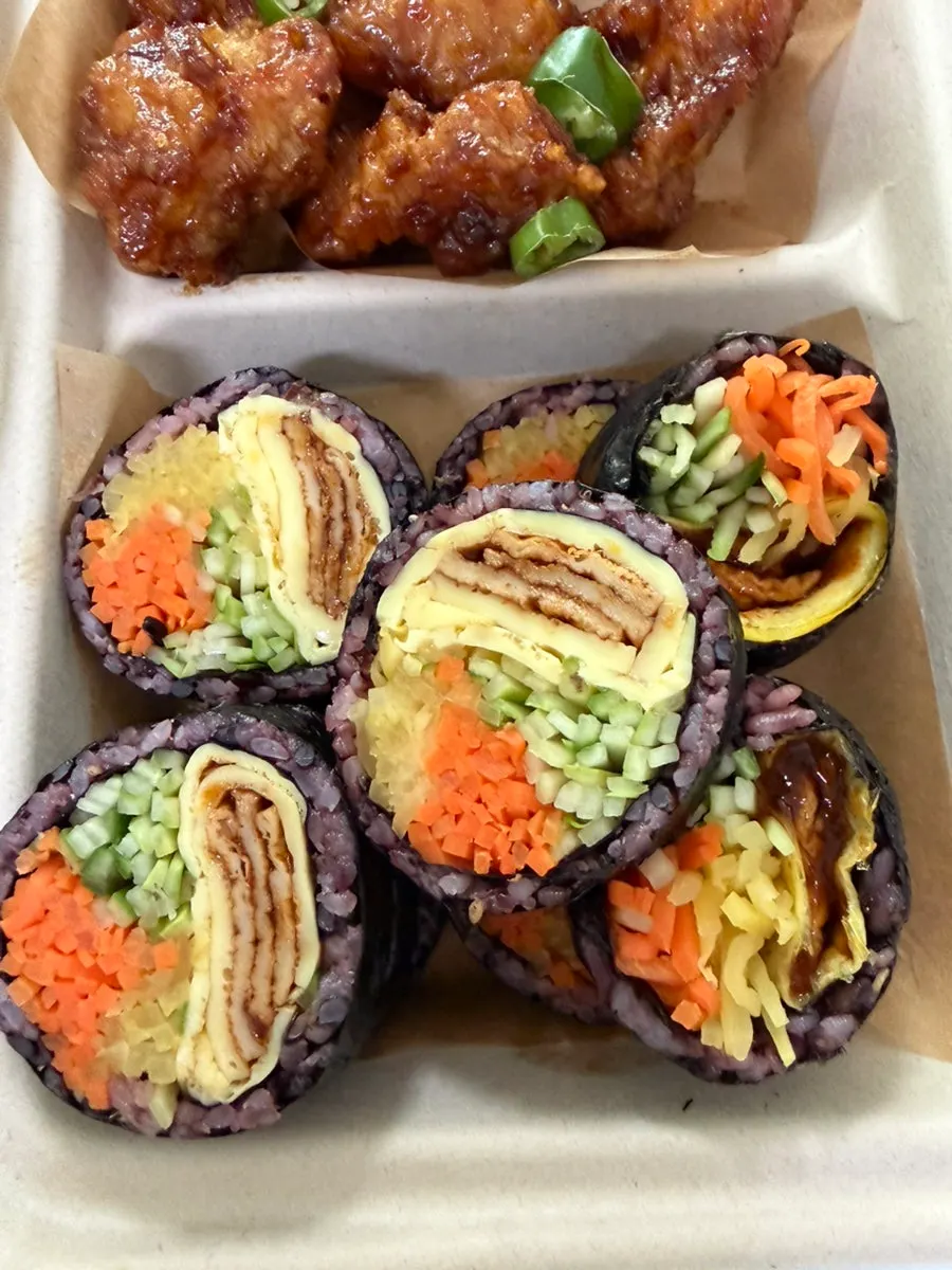 Halls Dakgangjeong Set components