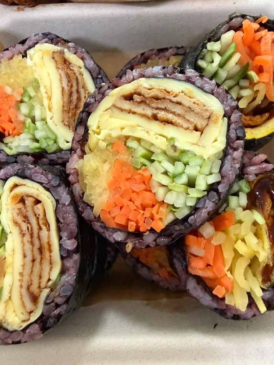 Packaged gimbap and dakgangjeong set