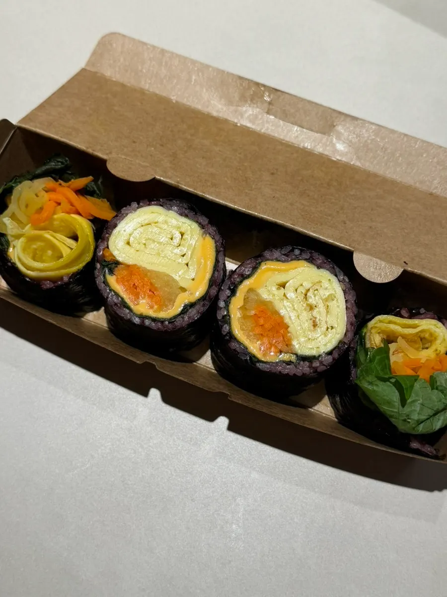 Gimbap de Spam con huevo y pepino