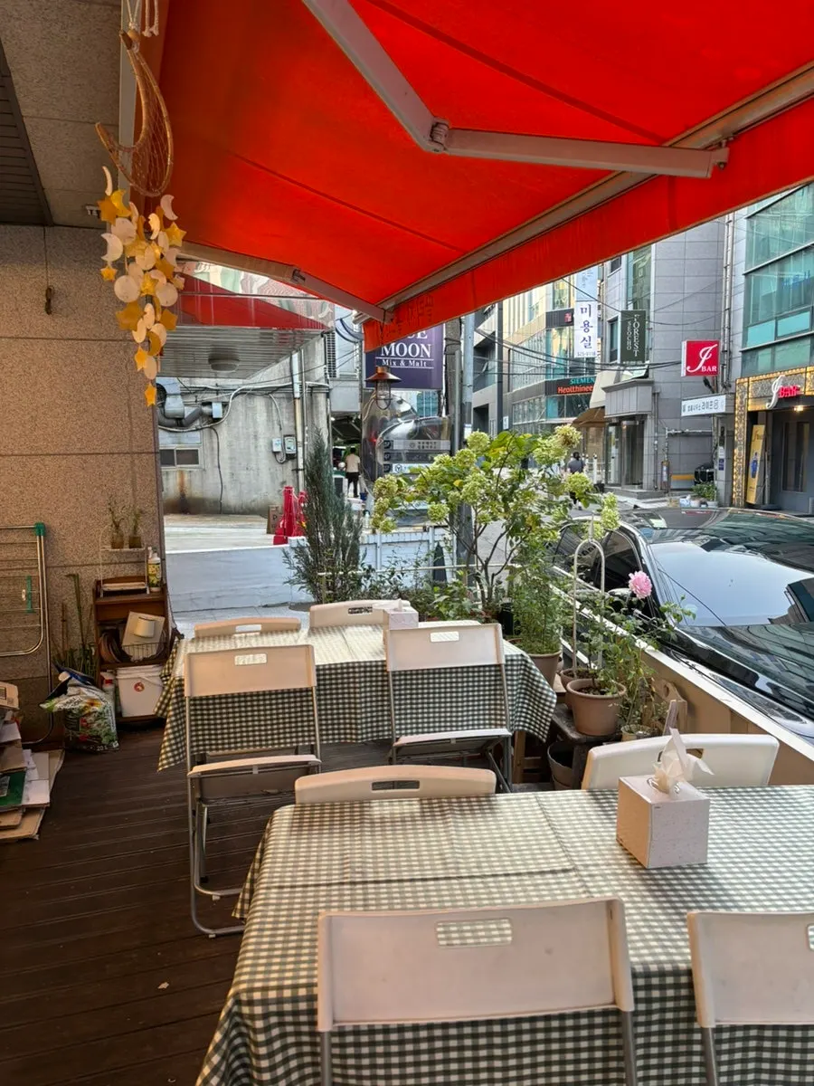 Bar-table seating at Halls Gimbap Main Branch