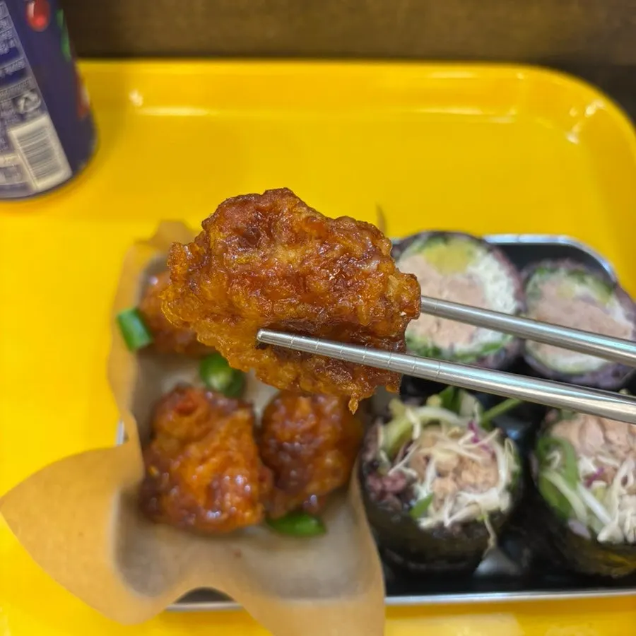 Ingredients inside Jindo green-onion tuna gimbap