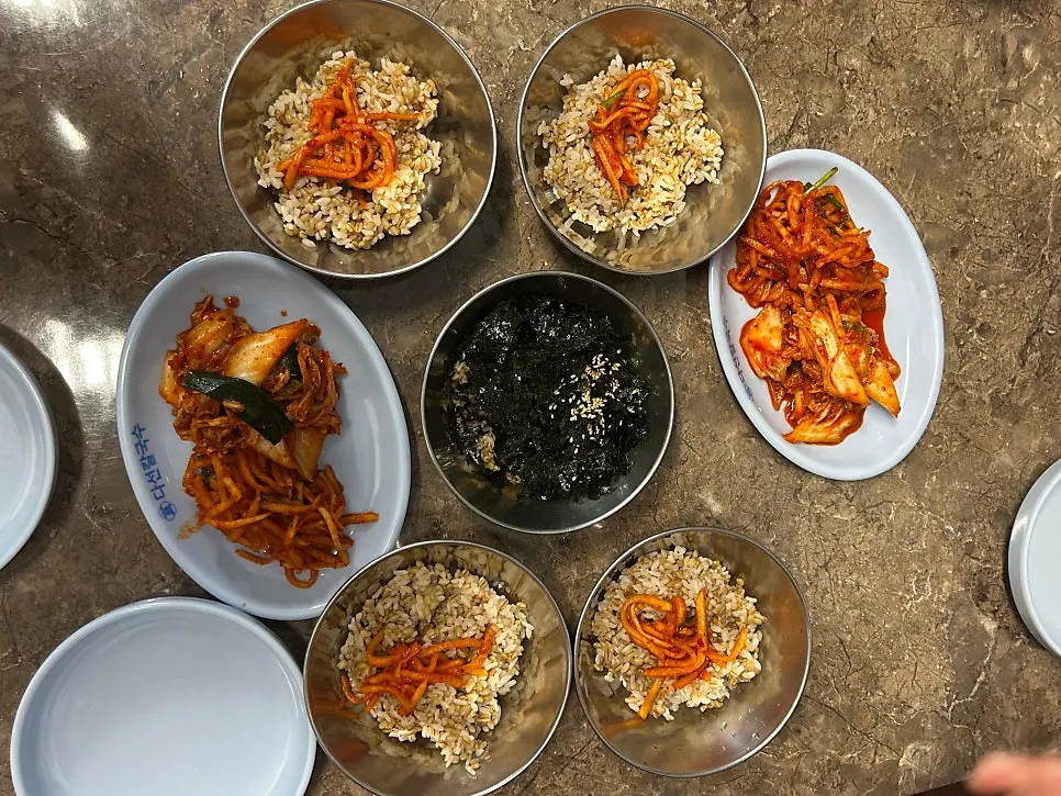 다선칼국수 육수 안내와 추석 휴무 안내문