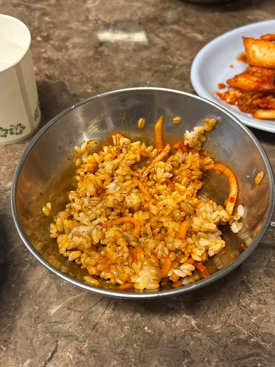 무생채 넣어 비빈 보리밥 비빔밥