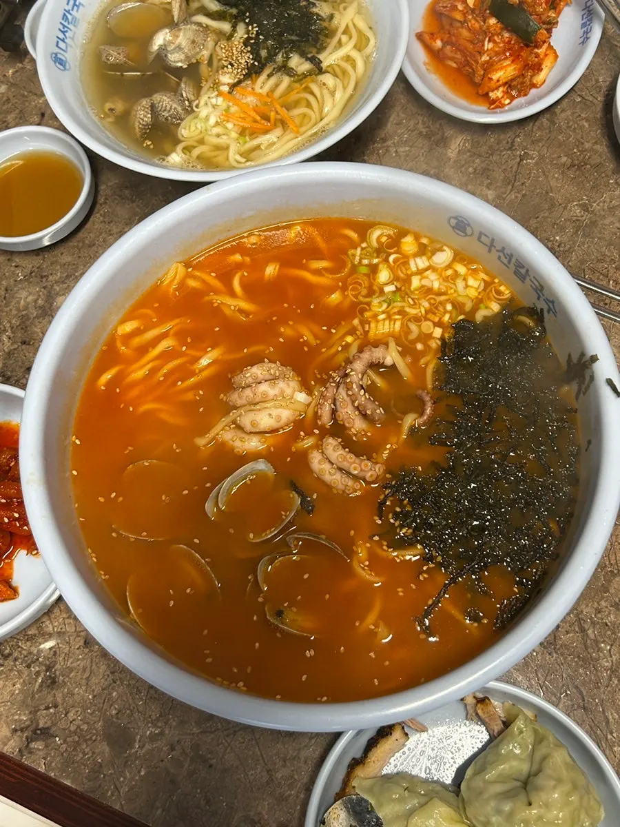 맑은 국물의 다선칼국수 면발
