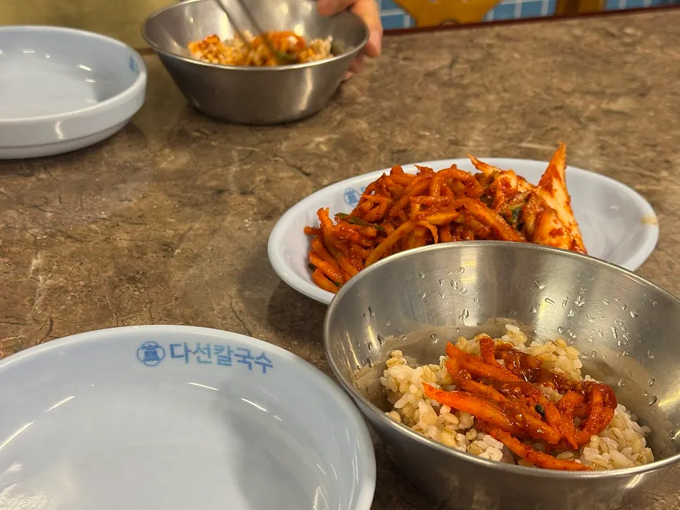Barley rice with seasoned shredded radish and sesame oil