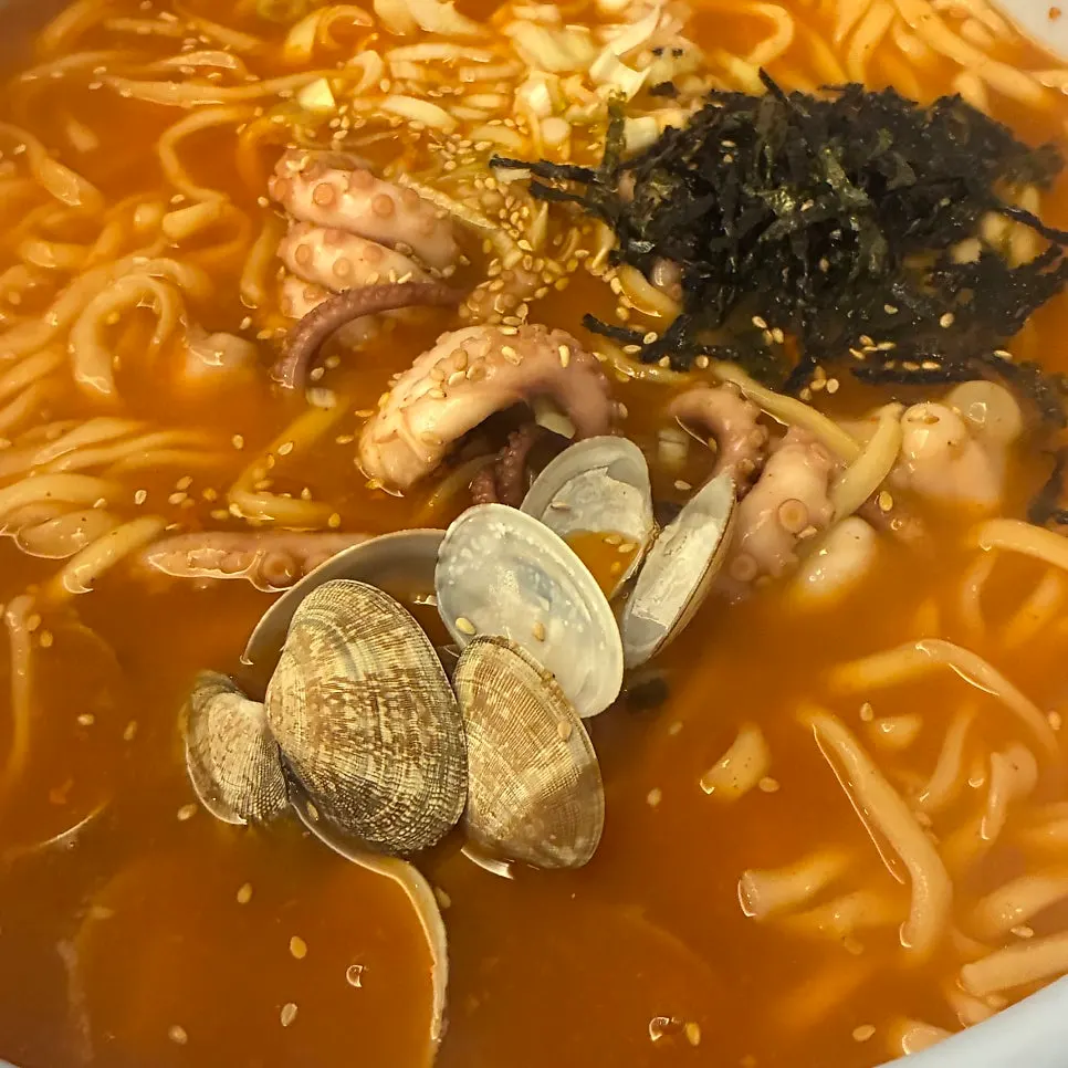 Kalnakji broth with clams
