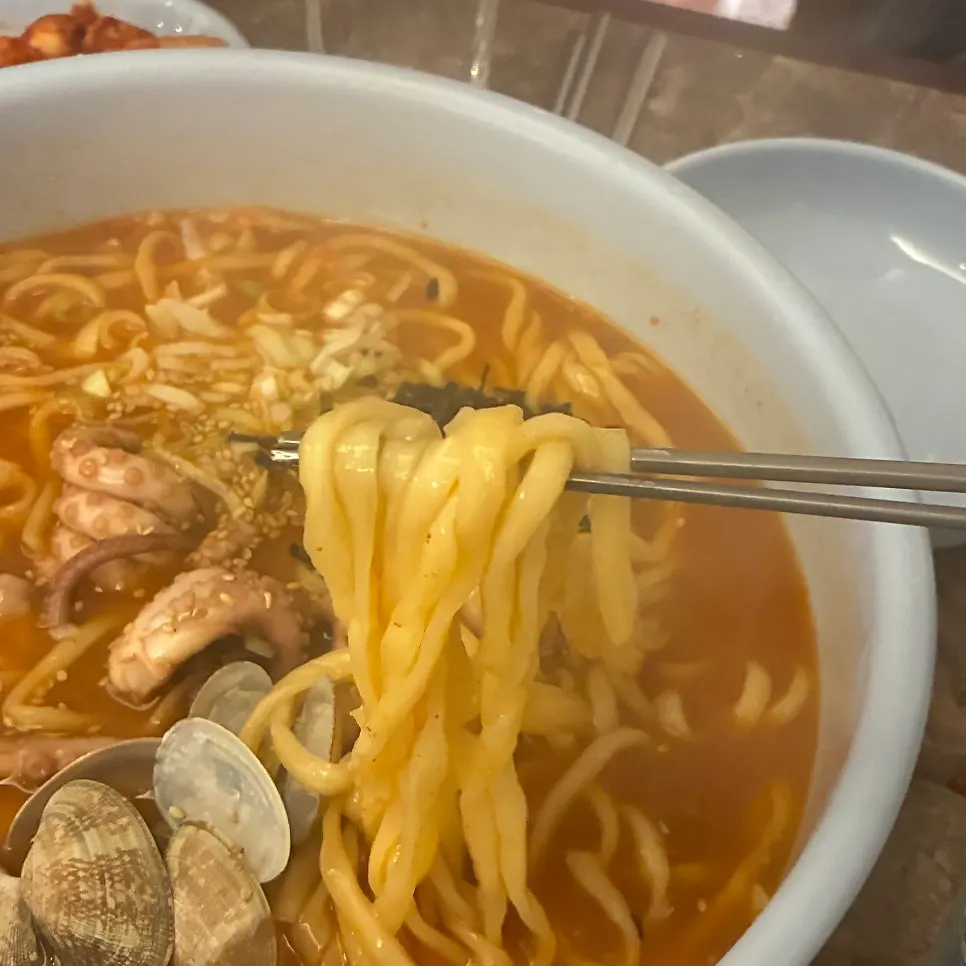 Handmade-style kalguksu noodles topped with seaweed flakes