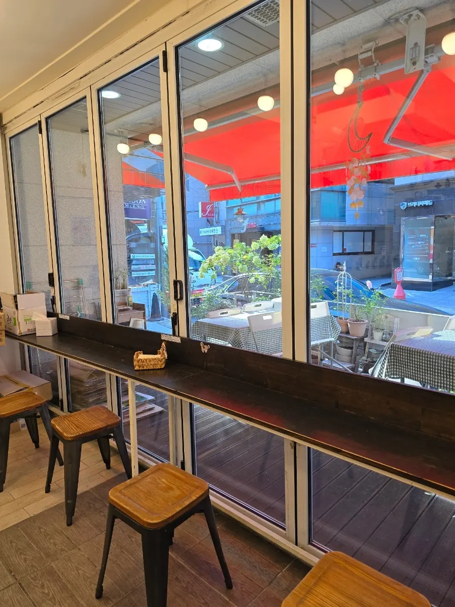 홀스김밥본점 혼밥 좌석