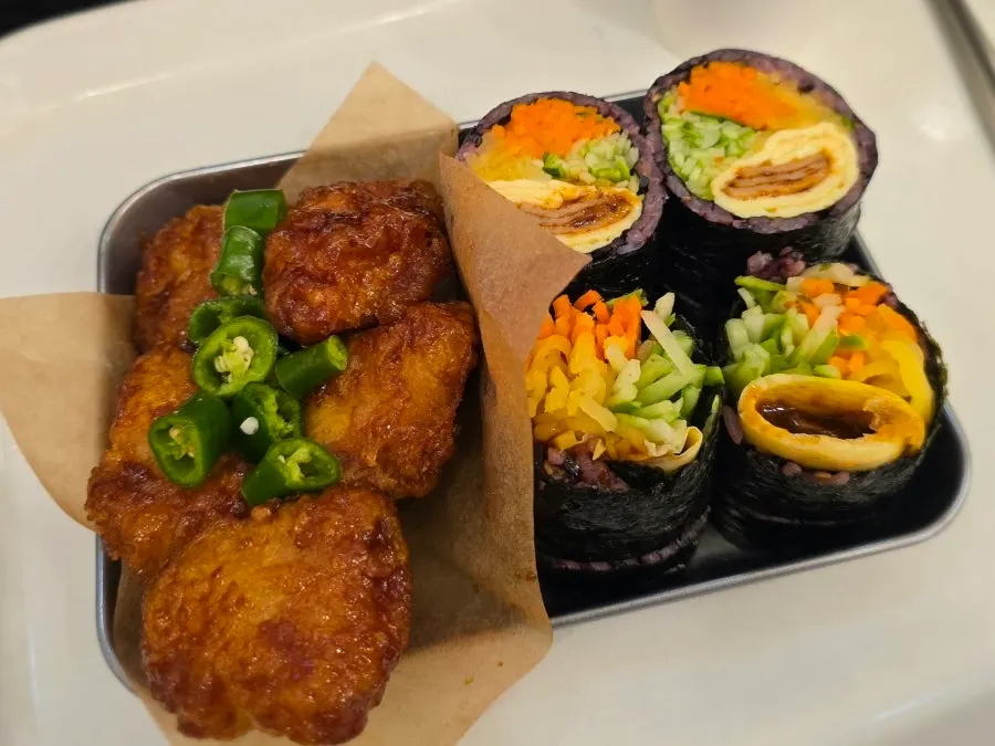 매장 한쪽 컵라면 코너