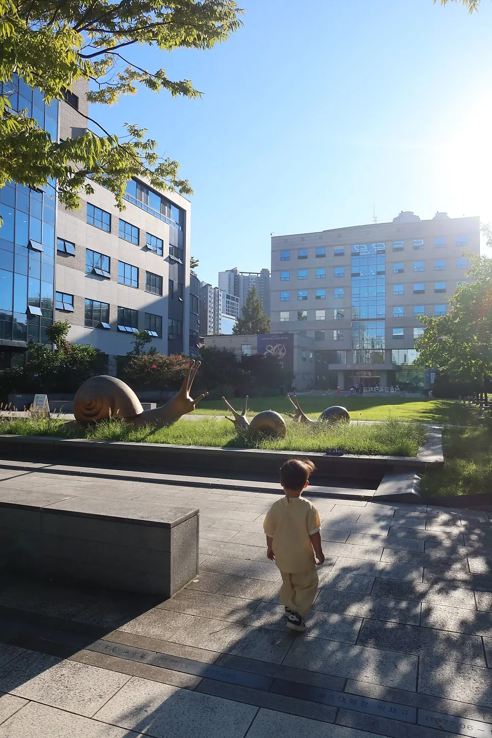 Campus tour at Seoul National University of Education with the baby