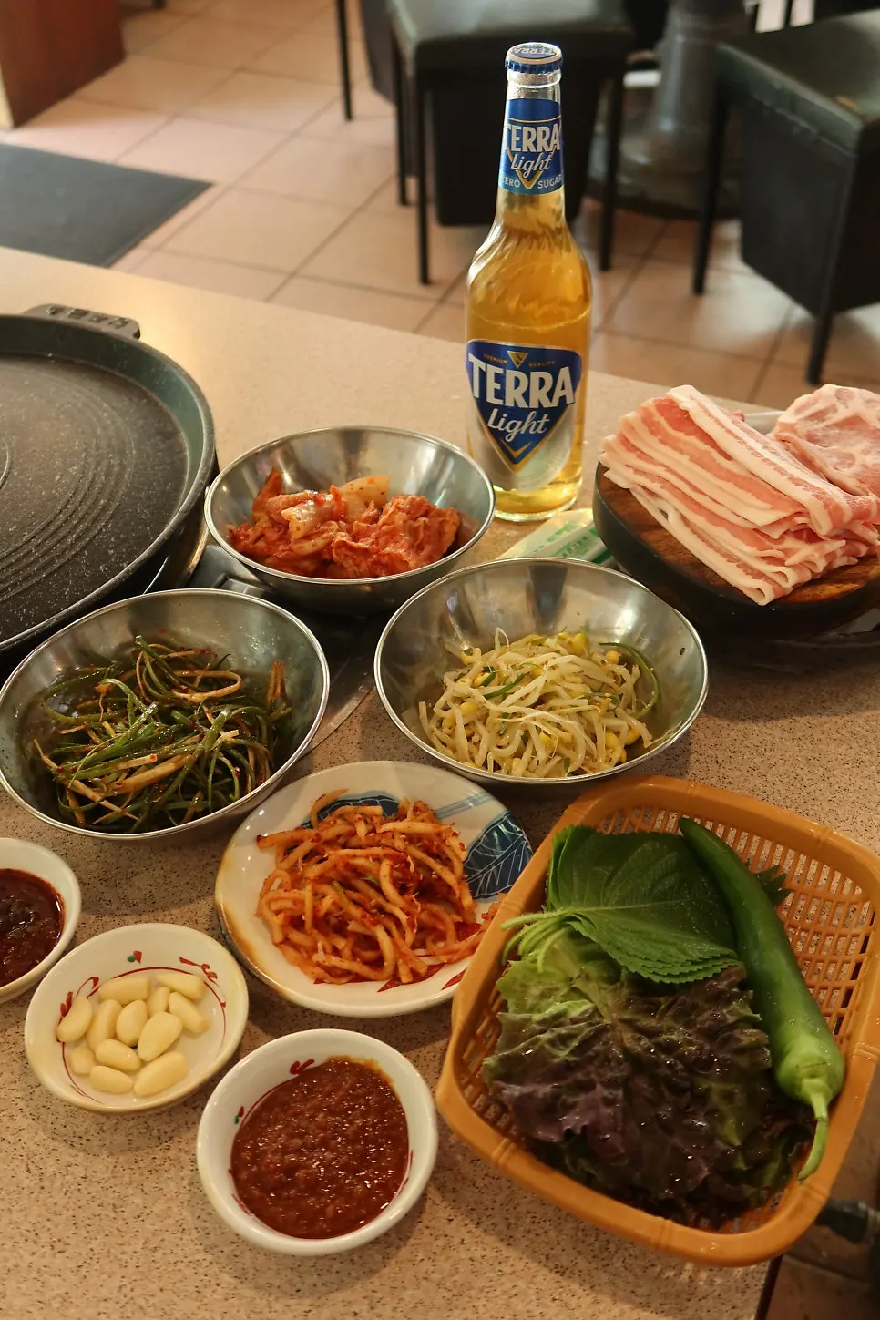 Gyodaepae set 500g with fresh chilled thin-sliced pork belly and neck laid out