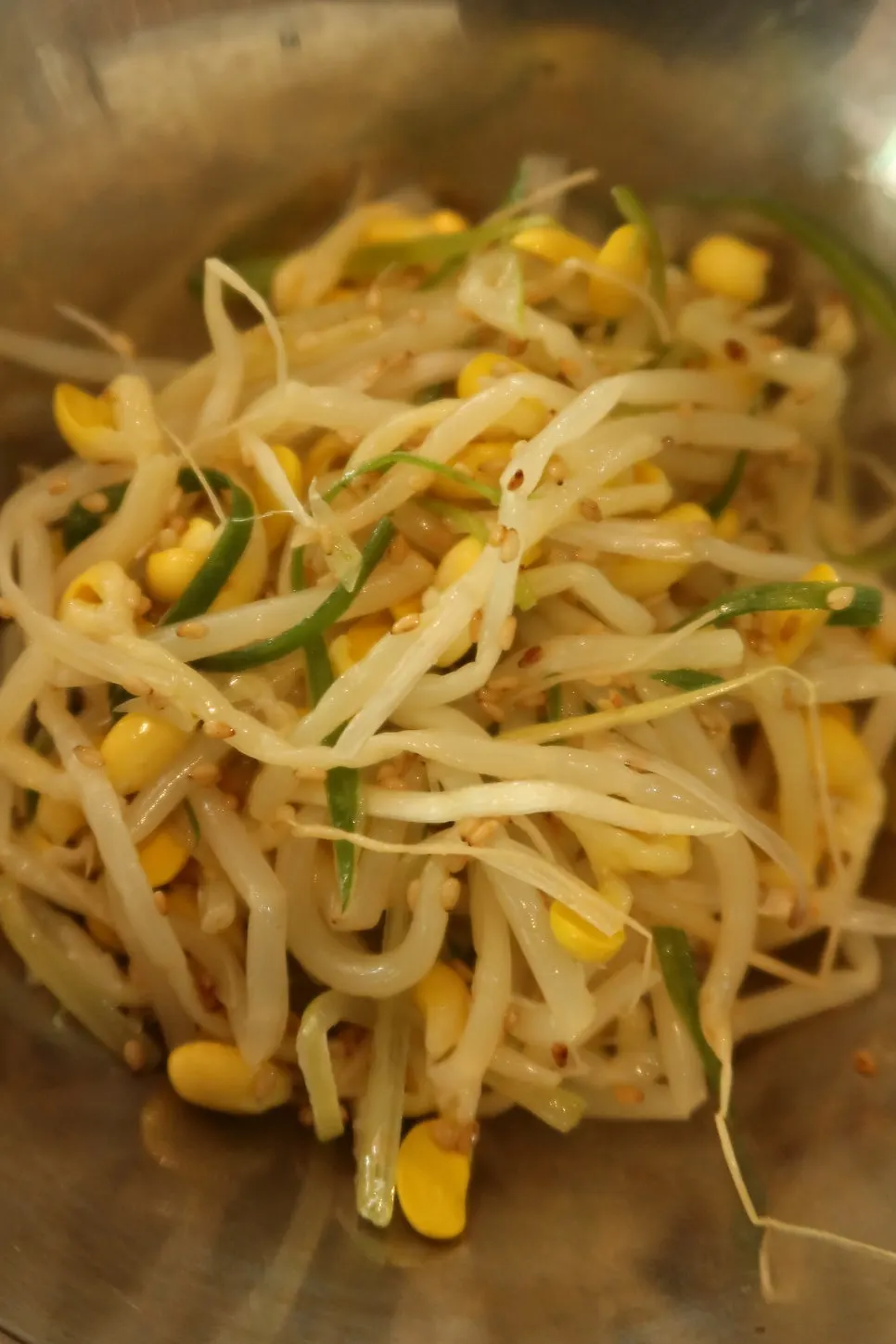 Scallion salad and radish salad side dishes at Gyodaepae